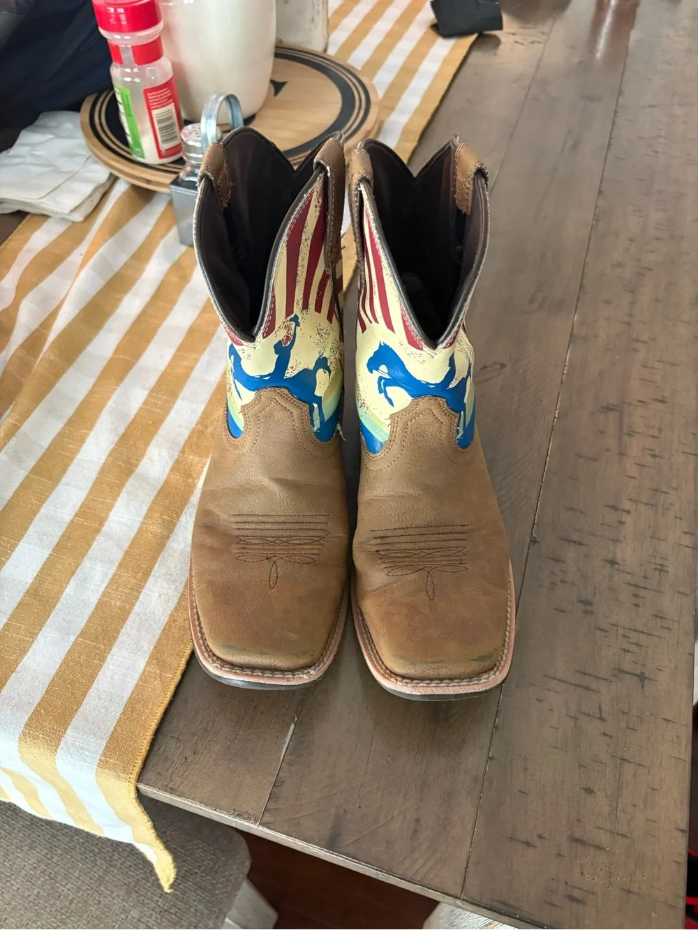 Boys Ariat western boots size 4.5